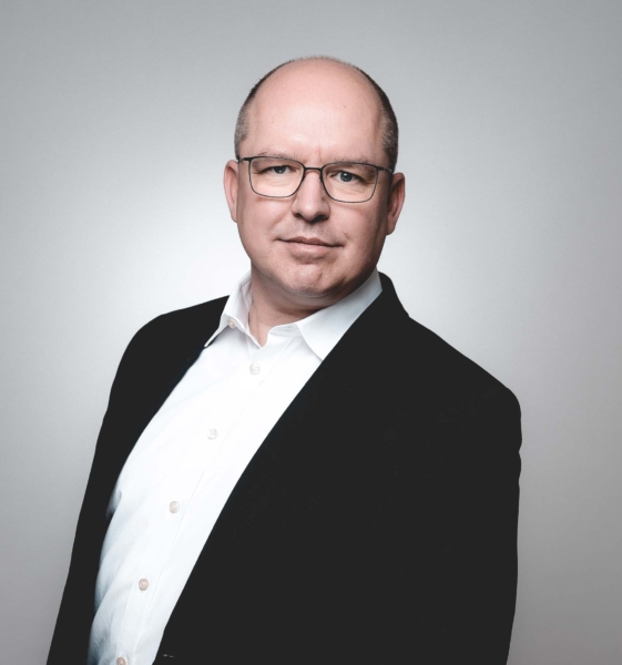 Businessman in suit and glasses posing.