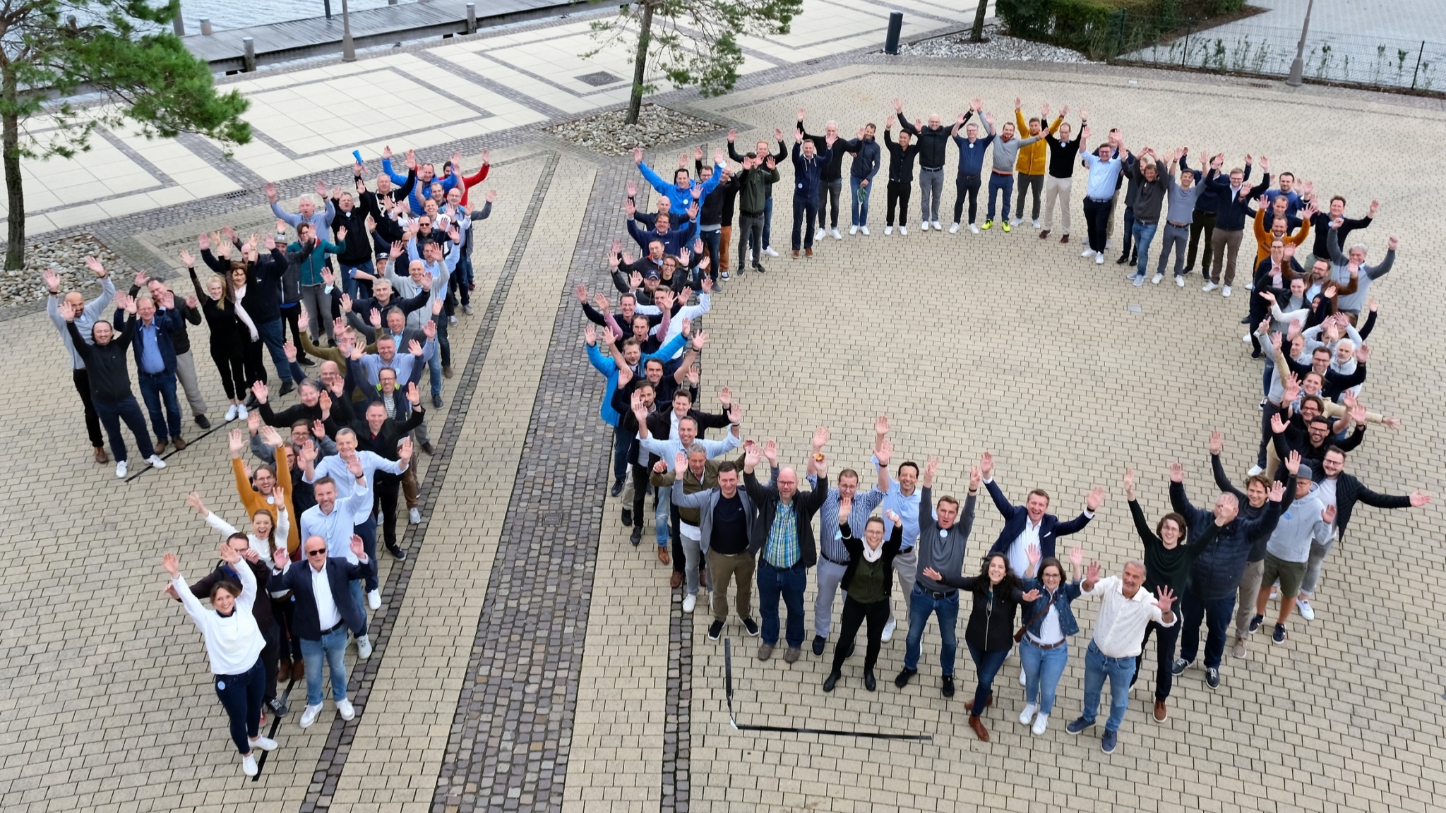 csm gruppenbild arme hoch 3 6eeda0c711