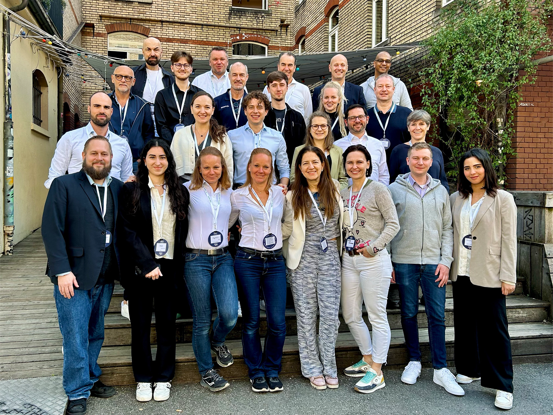 Teilnehmende und Berater von AdEx Partners beim Digital Bootcamp für NGOs