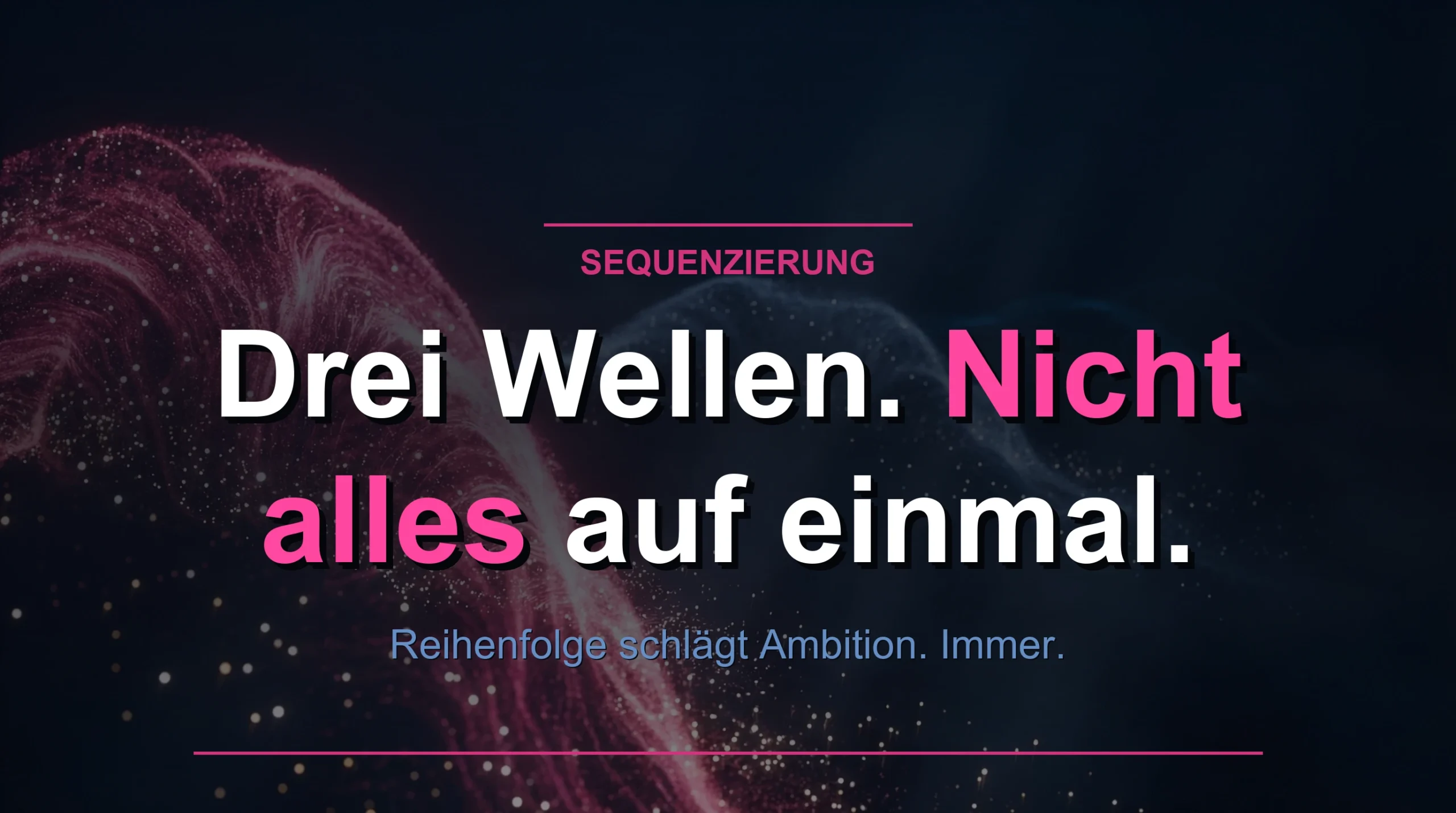 Drei Wellenfronten in unterschiedlicher Tiefe – die erste hell und nah, die letzte fern und kaum sichtbar